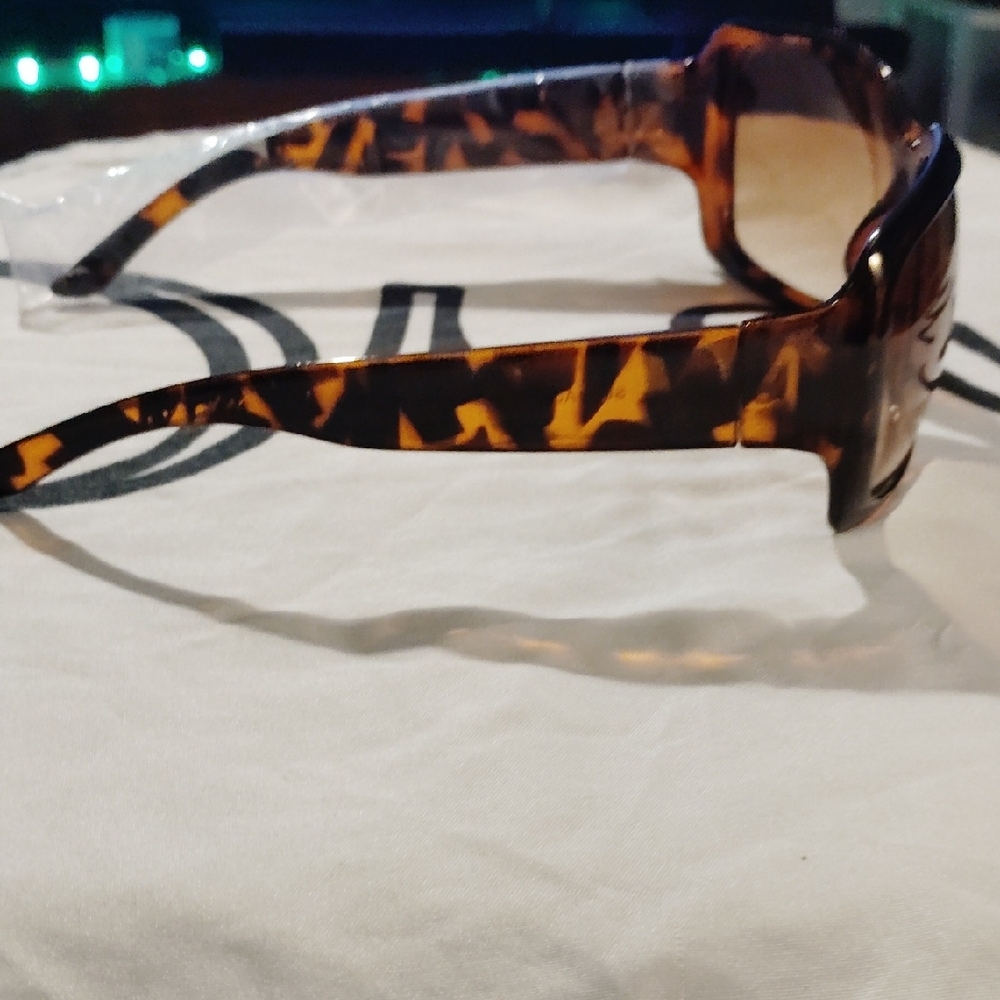 Tortoiseshell Sunglasses - Picture 5 of 7
